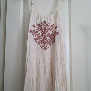 BOHO FLOWY EMBROIDERY DRESS